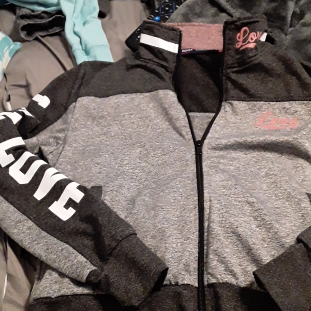 Zip up sir fit material jacket in gray and dark gr